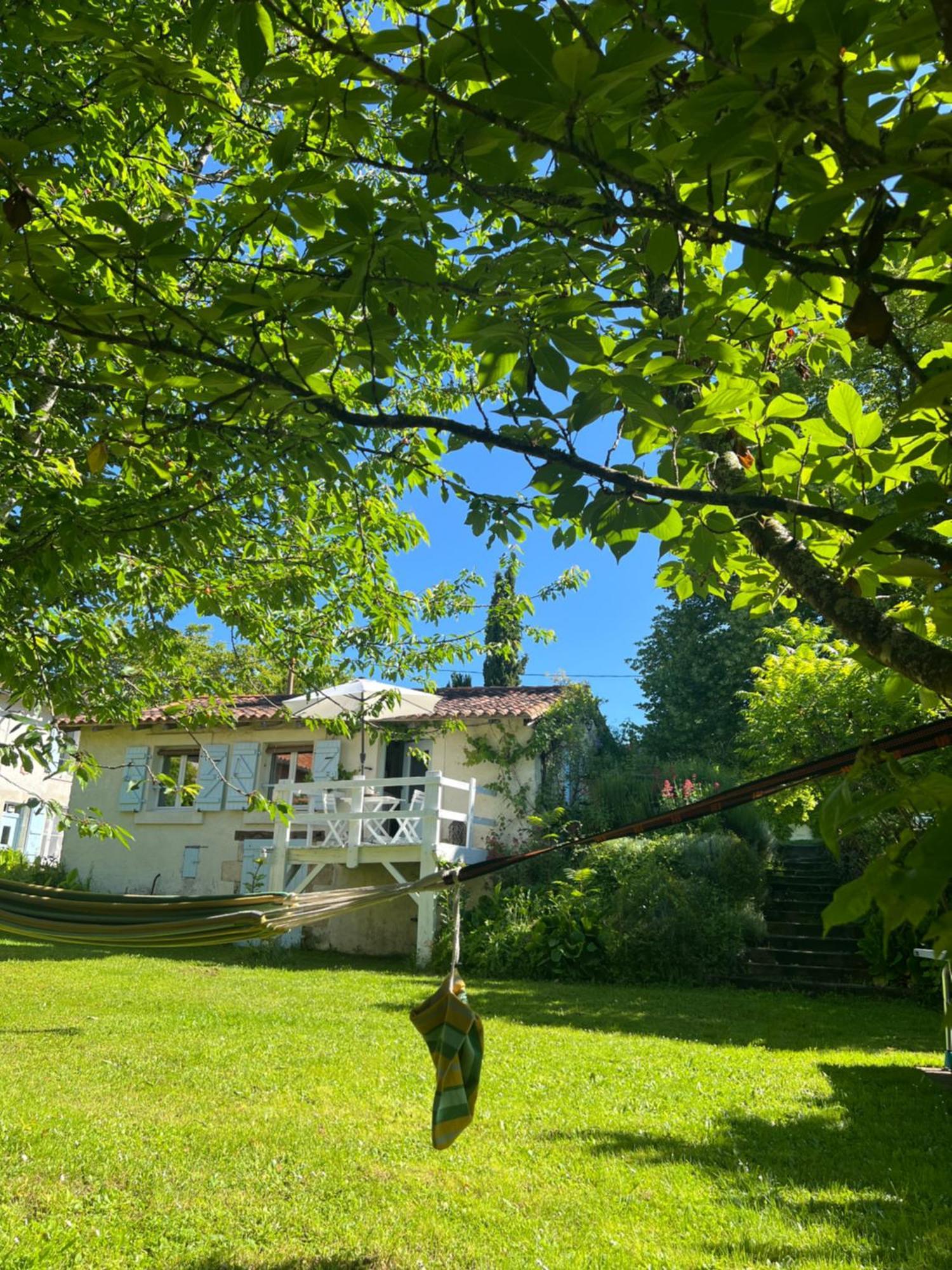 La Colline De Tilleul - Les Deux Puits - Cosy Cottage With Swimming Pool Near Aubeterre Saint-Romain  Экстерьер фото